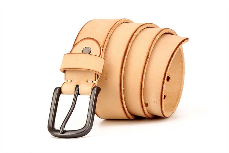 Men's leather pin buckle belt showcasing smooth leather and classic pin buckle for adjustable fit.