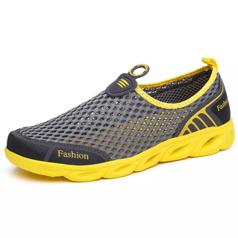 A pedal mesh couple's upstream shoes