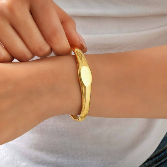 Women's Stainless Steel Stylish Glossy Bracelet