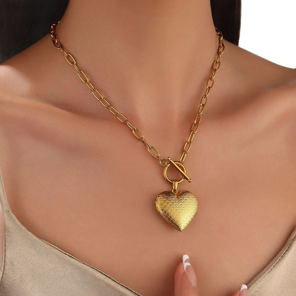 Stainless Steel Open Hollow Pattern Heart-shaped Photo Frame Photo Box Necklace