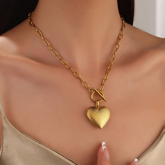 Stainless Steel Open Hollow Pattern Heart-shaped Photo Frame Photo Box Necklace