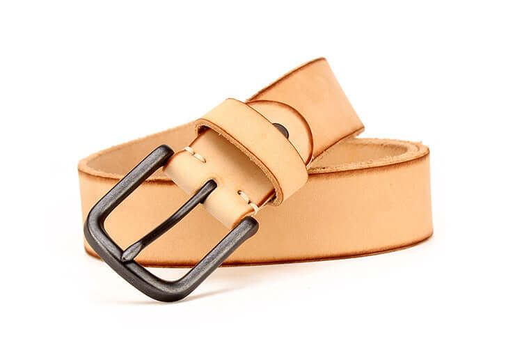Men's leather pin buckle belt with smooth finish and adjustable fit, ideal for formal and casual wear.
