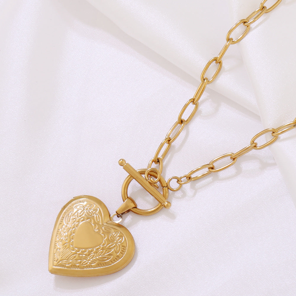 Stainless Steel Open Hollow Pattern Heart-shaped Photo Frame Photo Box Necklace