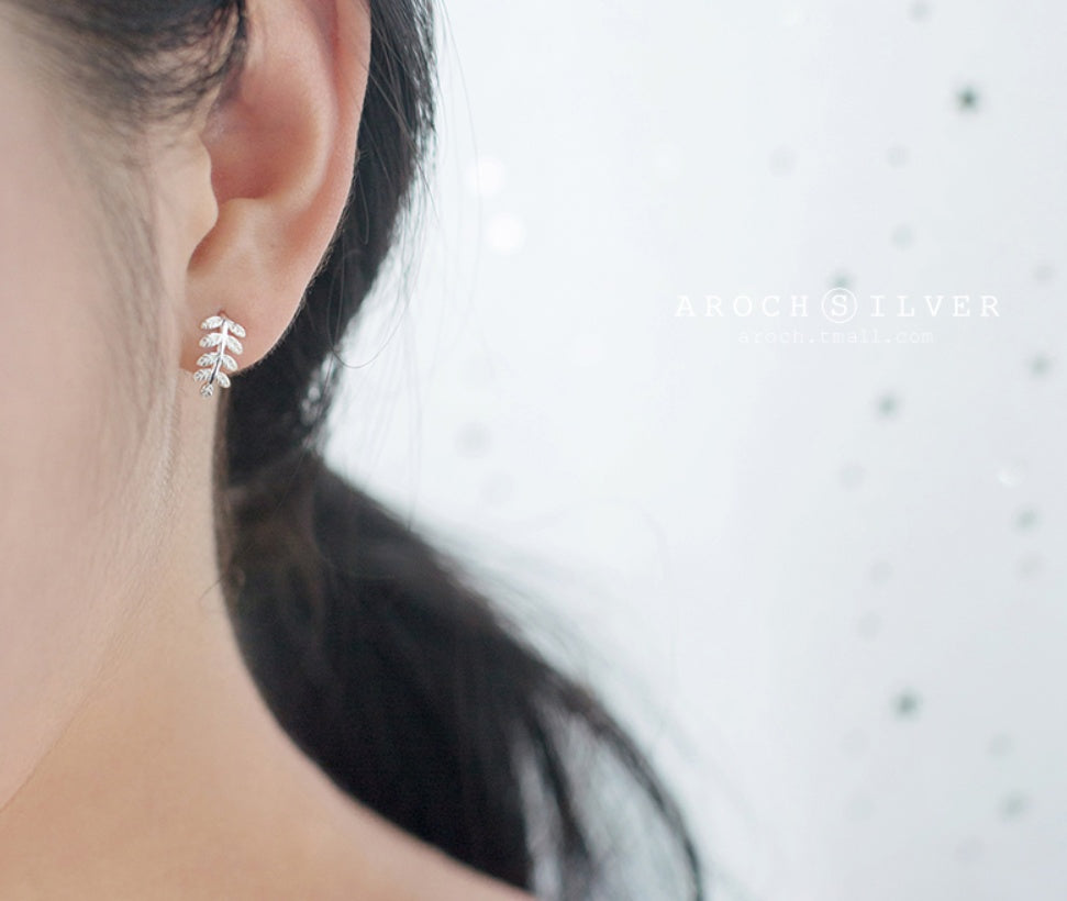 Leaf short earrings