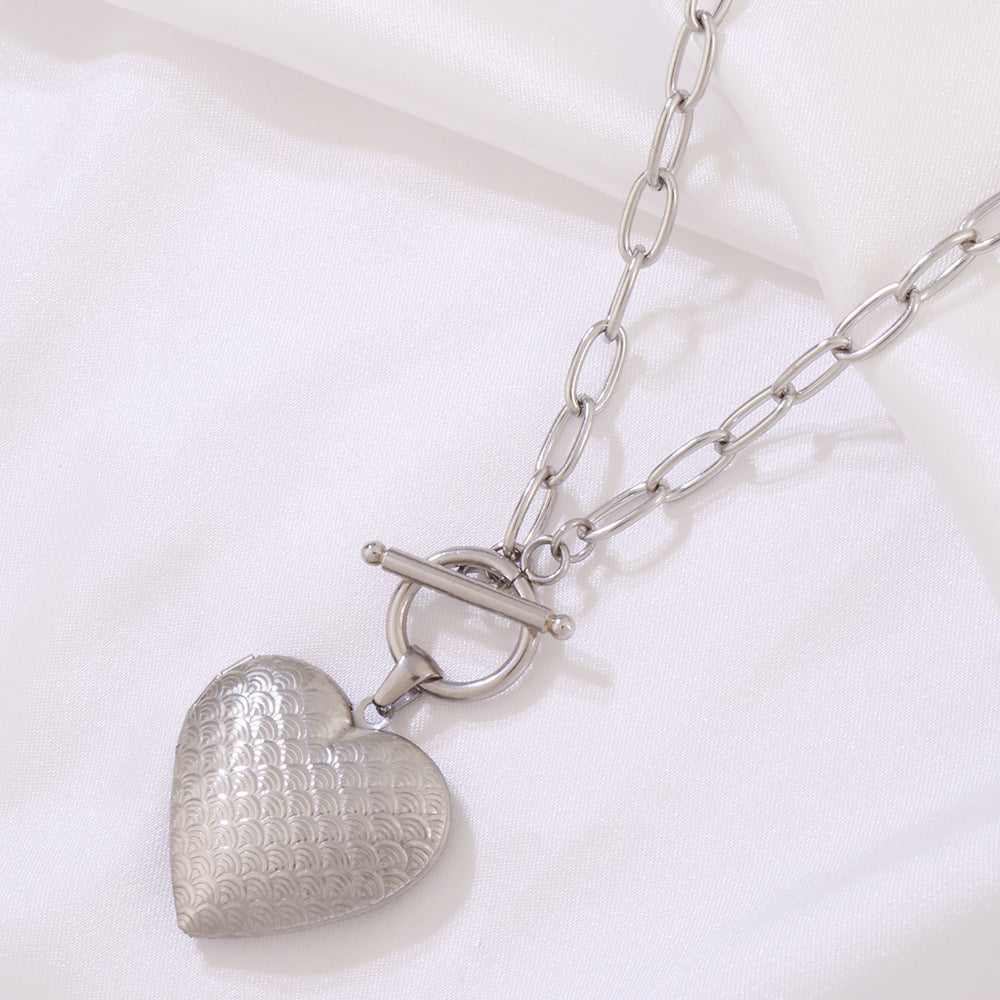 Stainless Steel Open Hollow Pattern Heart-shaped Photo Frame Photo Box Necklace