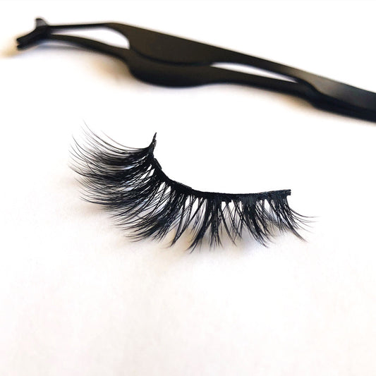A Pair Of False Eyelashes With Magnets In Fashion A Pair Of False Eyelashes With Magnets I | Ectron Online