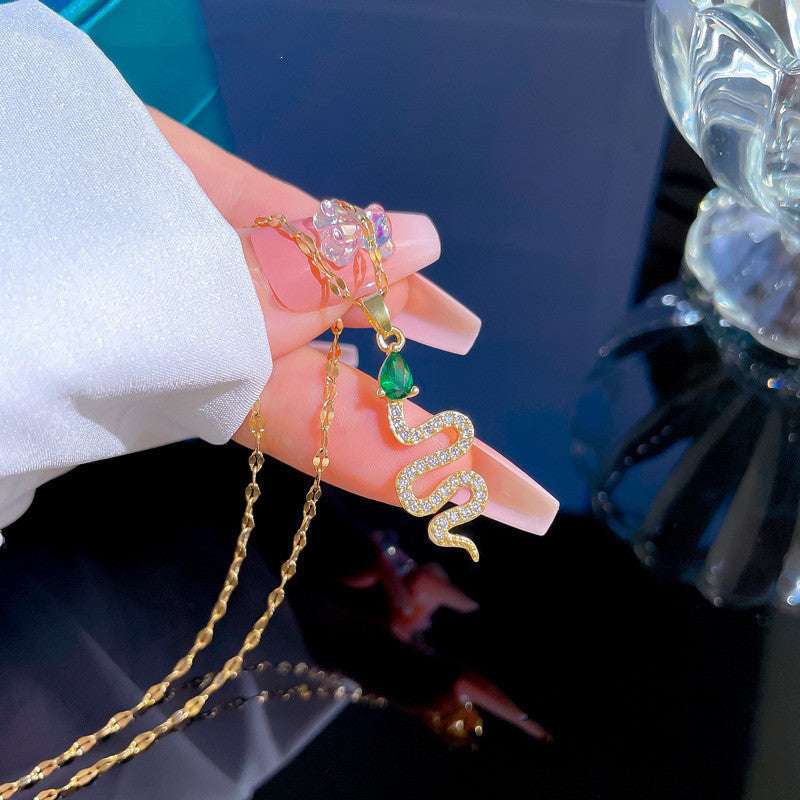 Light Luxury Green Eye Necklace
