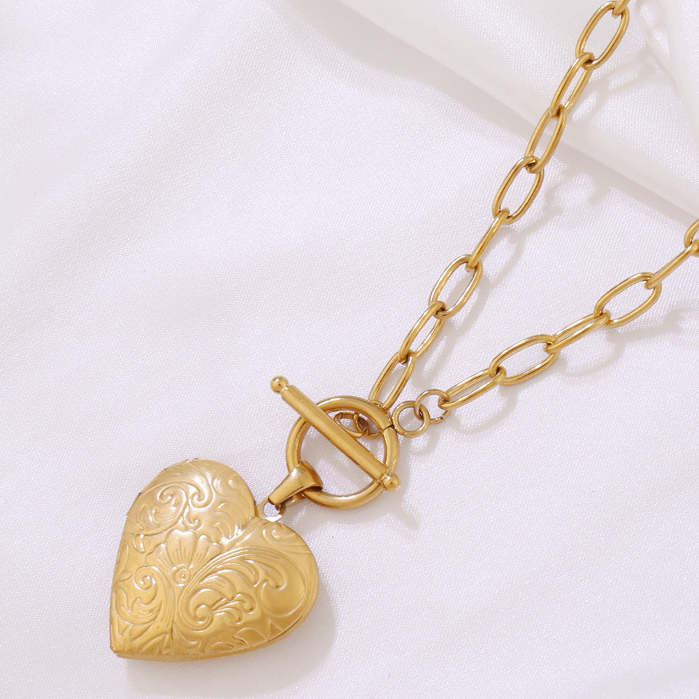Stainless Steel Open Hollow Pattern Heart-shaped Photo Frame Photo Box Necklace