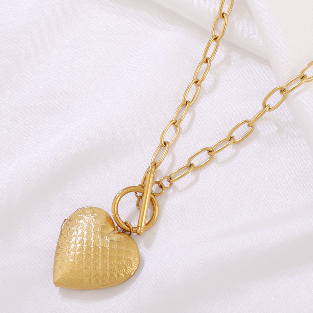 Stainless Steel Open Hollow Pattern Heart-shaped Photo Frame Photo Box Necklace