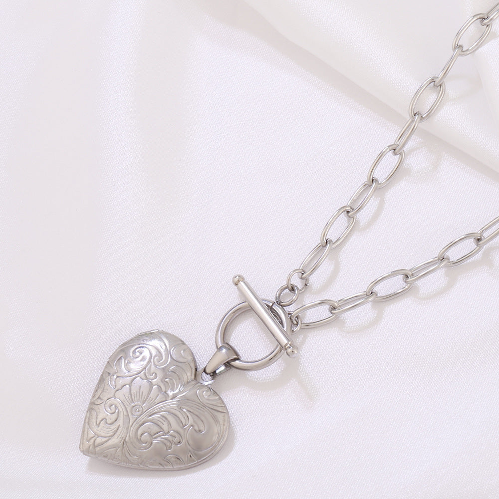 Stainless Steel Open Hollow Pattern Heart-shaped Photo Frame Photo Box Necklace
