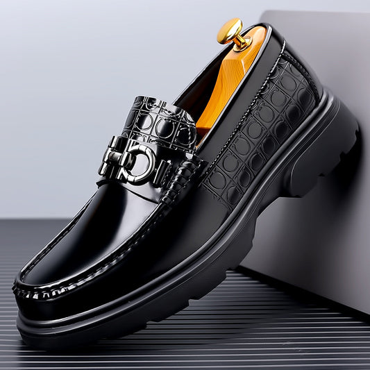 A pair of men's low-top platform retro casual shoes in black, featuring a cowhide upper material with a decorative metal buckle and a rubber sole.