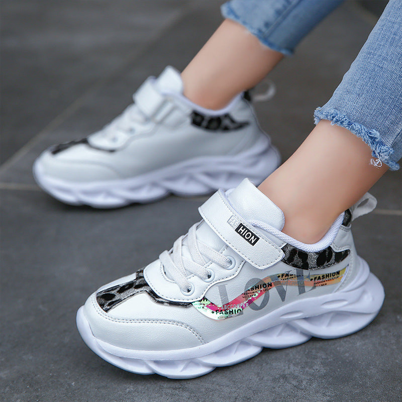Girls' white chunky sneakers with black patterned side, Velcro strap and lace-up
