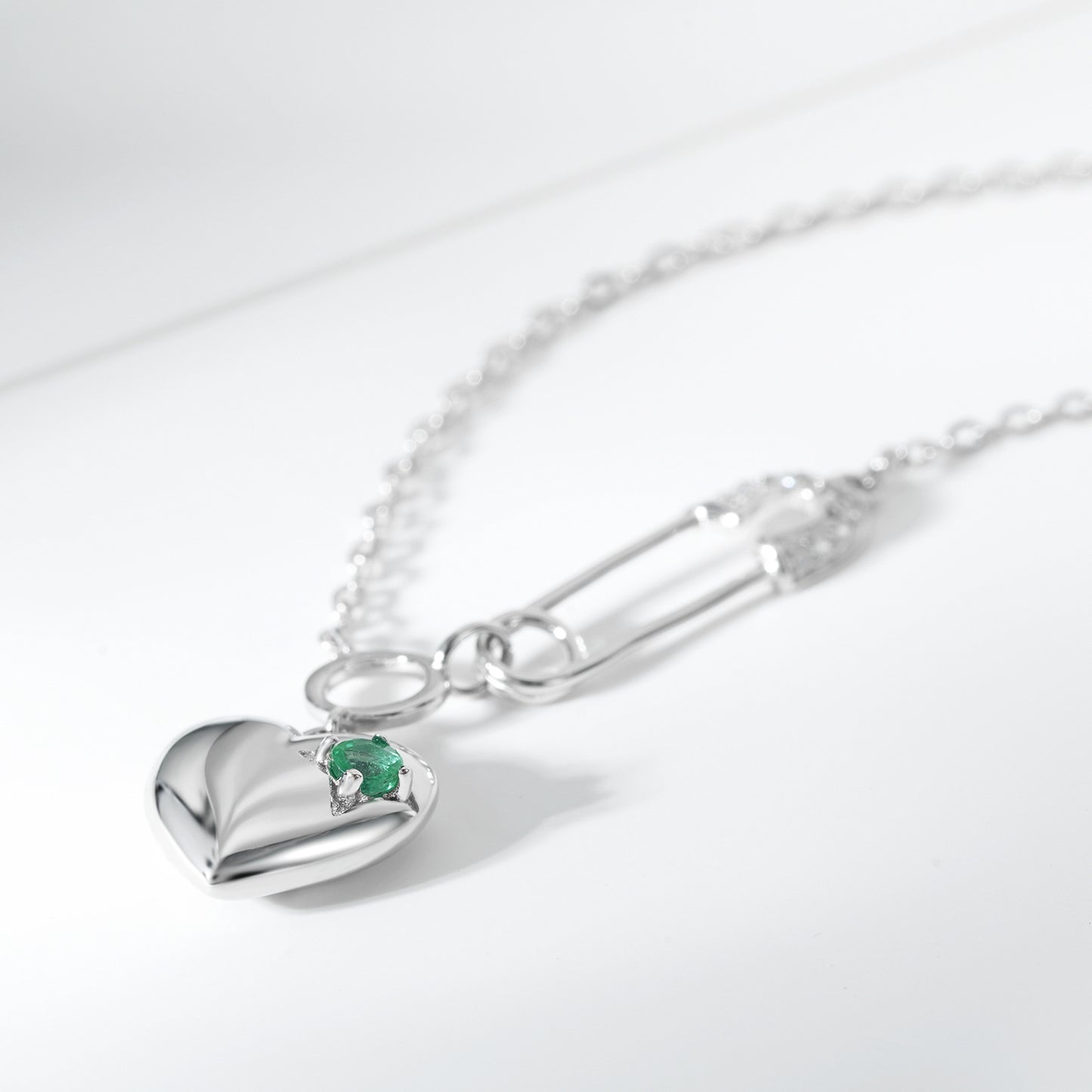 Cool Necklace Women's Fashion S925 Silver Emerald Heart Pendant Paper Clip