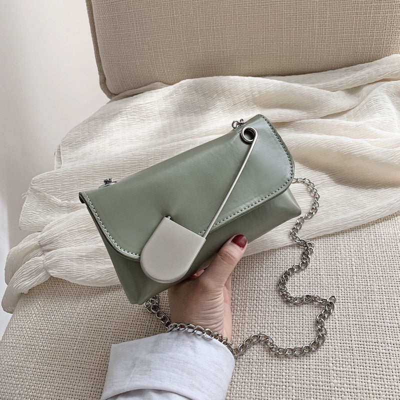 Pin chain shoulder bag