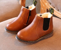 Kids tan chelsea boots with black elastic panels and faux fur ankle trim