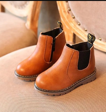 Kids tan leather-look chelsea boots with black pull-on panels and rugged soles