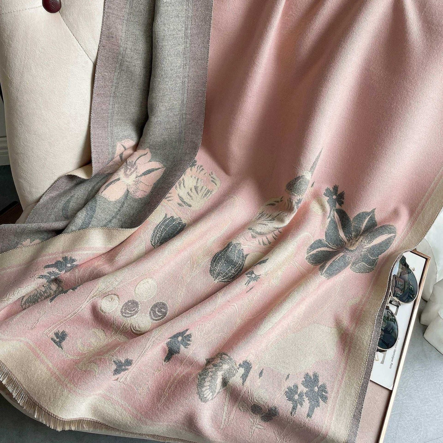 Cashmere-Like Warm Jacquard Flower Shawl