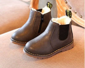 Kids dark brown chelsea boots with black elastic panels and faux fur trim