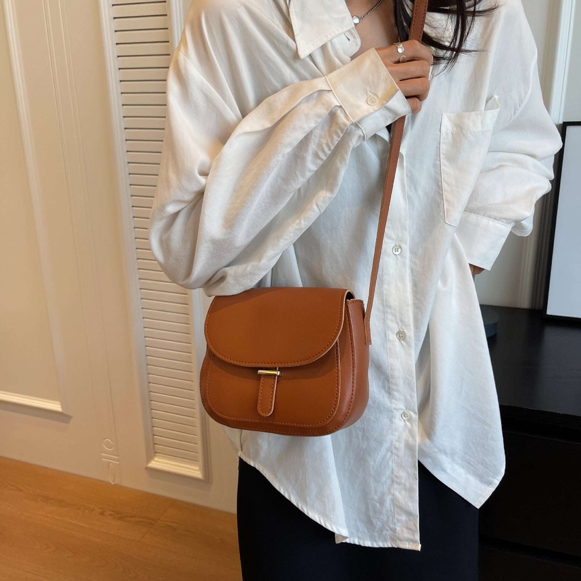 Retro Fashion Clamshell Simple Crossbody Bag Retro Fashion Clamshell Simple Crossbody | Ectron Online