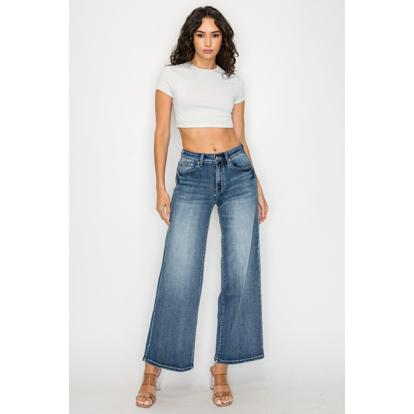 High-waisted flare jeans in medium blue wash, wide leg and classic five-pocket design.
