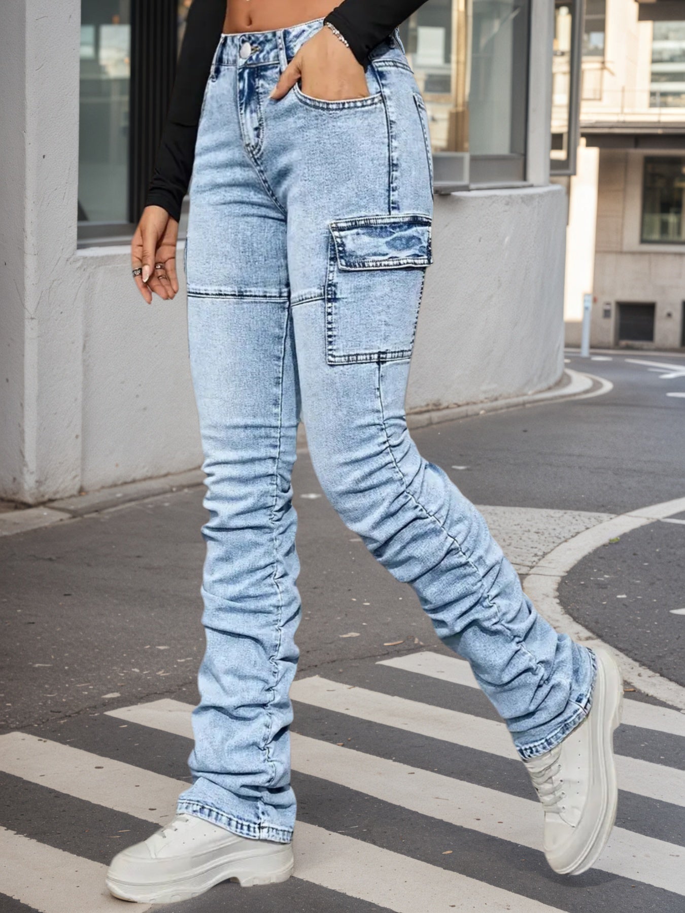 Women’s high-waisted light blue jeans with patch pockets and stitched seams