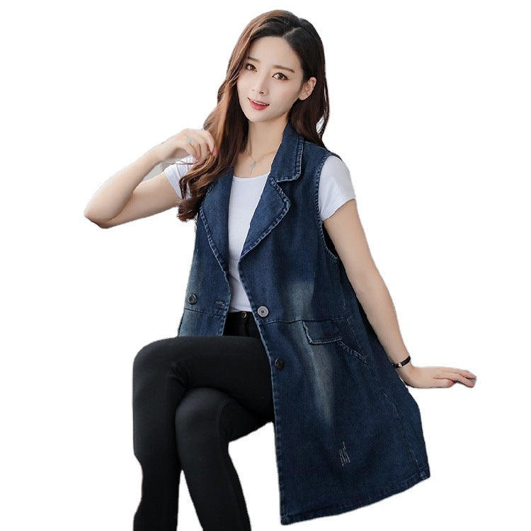 Sleeveless denim vest coat with button closure and side pockets