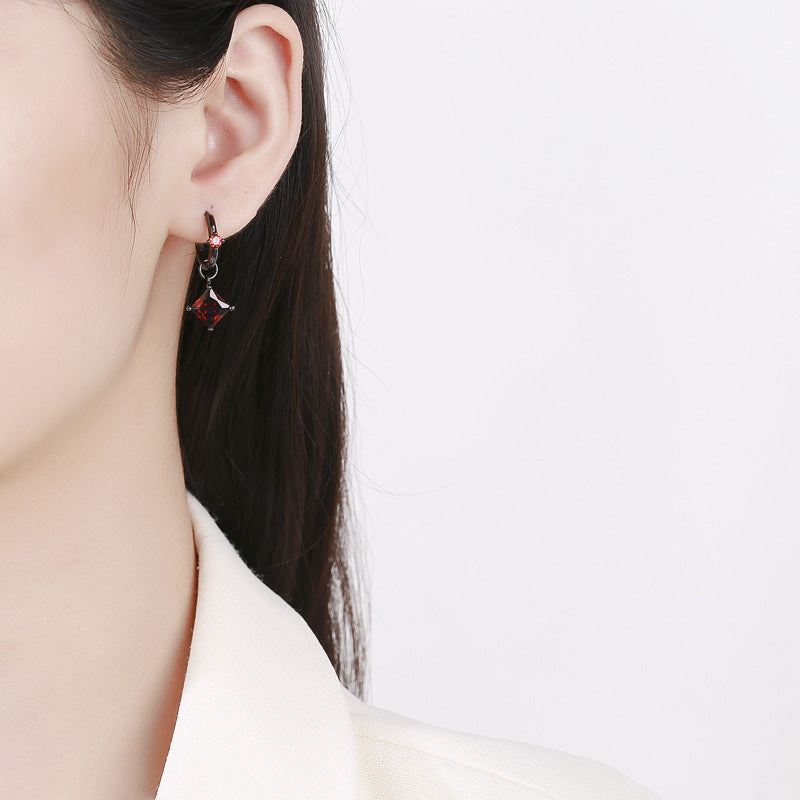 Ins Wears Cool Black Gold Earrings In Duplicate