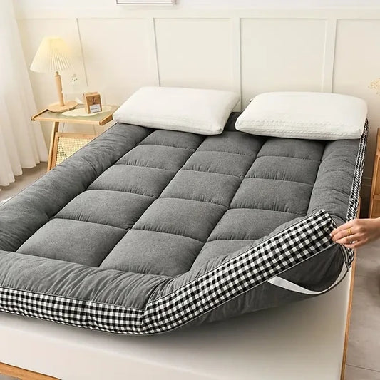 Twin Size Checkered Mattress with Three-Dimensional Edges