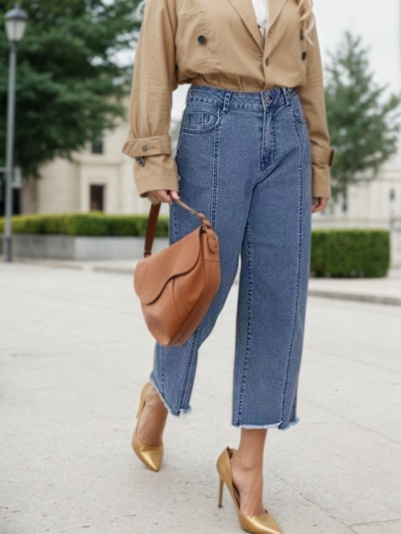 Blue plus-size wide-leg jeans with high rise and frayed cropped hem