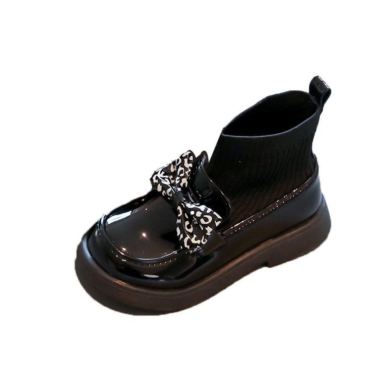 Girls leather boots in black with elastic knit cuff and patterned bow on front