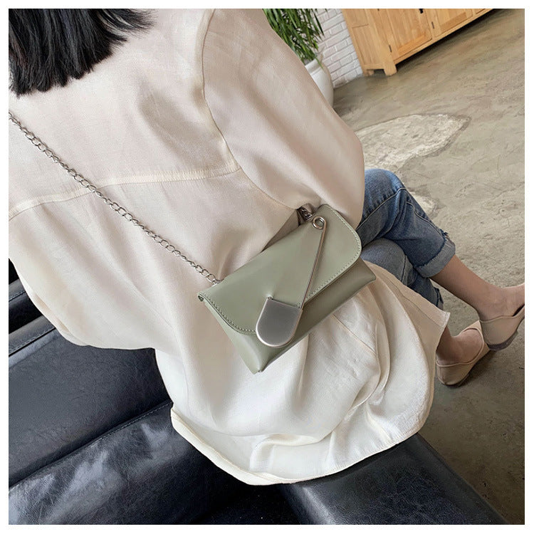 Pin chain shoulder bag