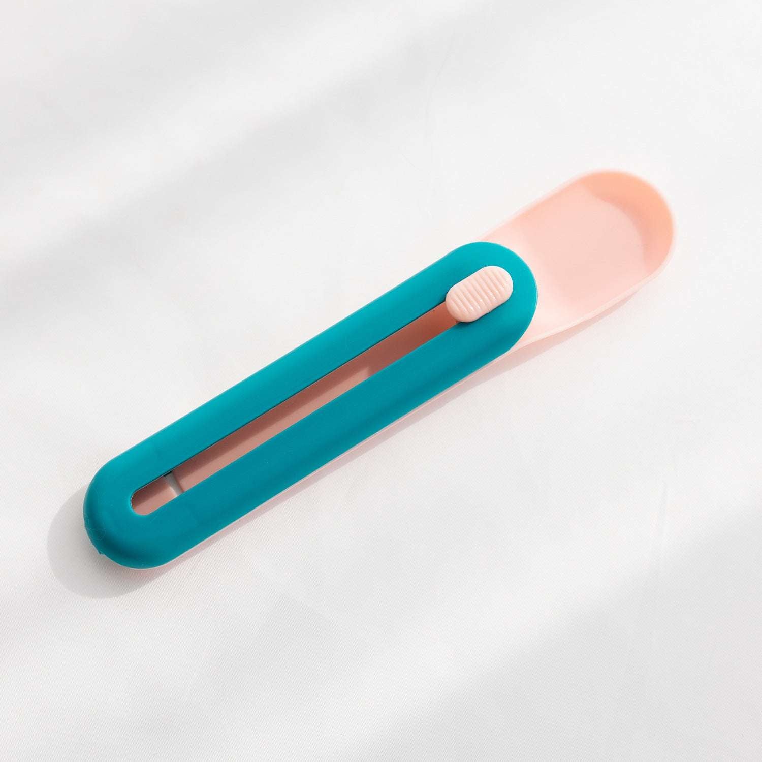 Hot Cat Strip Spoon Feeder The Hot Cat Strip Spoon Feeder Squeezes | Ectron Online