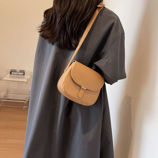 Retro Fashion Clamshell Simple Crossbody Bag