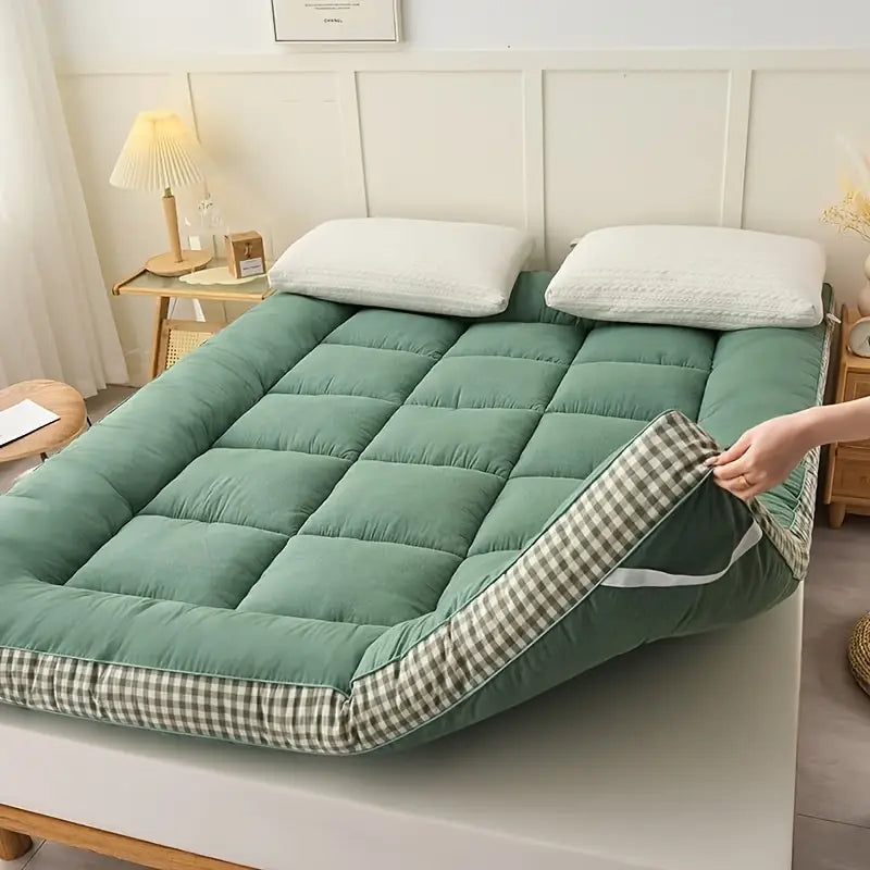 Twin Size Checkered Mattress with Three-Dimensional Edges