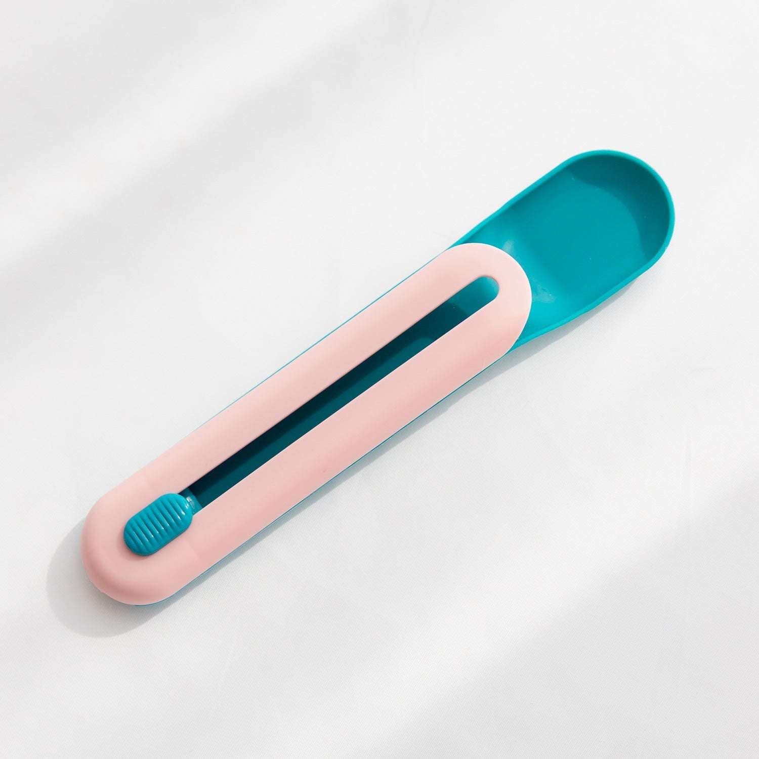 Hot Cat Strip Spoon Feeder The Hot Cat Strip Spoon Feeder Squeezes | Ectron Online