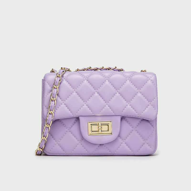 Small one-shoulder messenger bag in lavender quilted leather, chain strap, front clasp