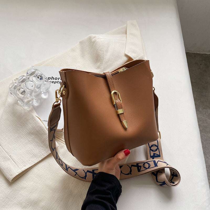 Large capacity shoulder bag, light brown, zip top and adjustable crossbody strap