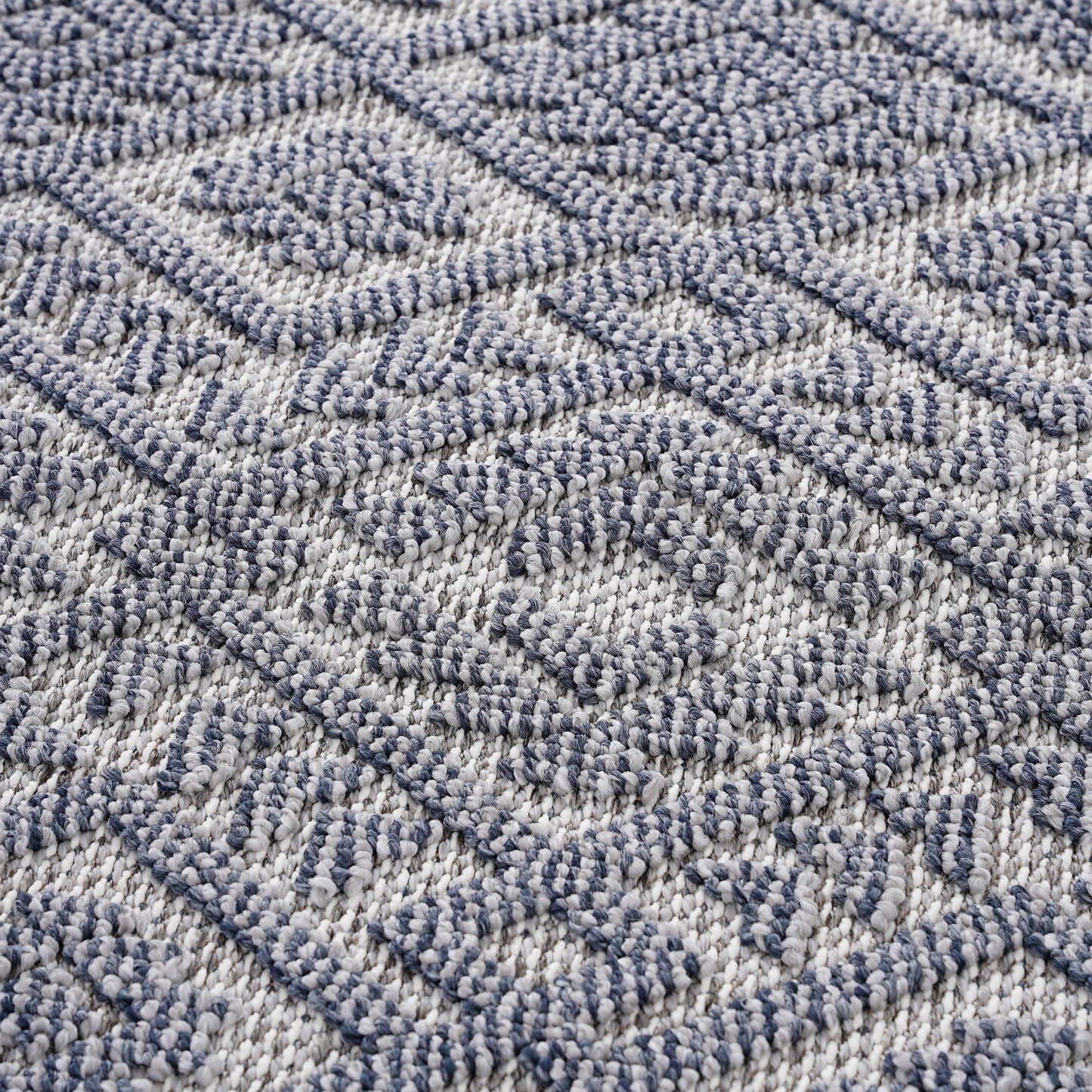 Guros Collection 6x9 Traditional Indoor/Outdoor Rug - White & Gray
