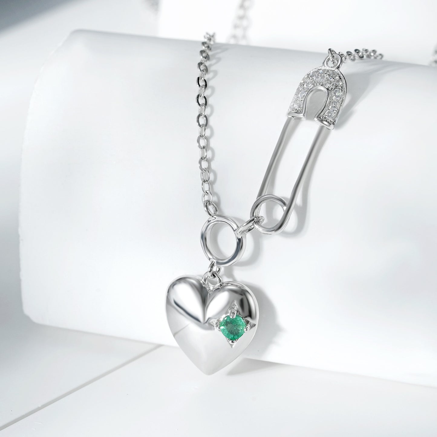 Cool Necklace Women's Fashion S925 Silver Emerald Heart Pendant Paper Clip