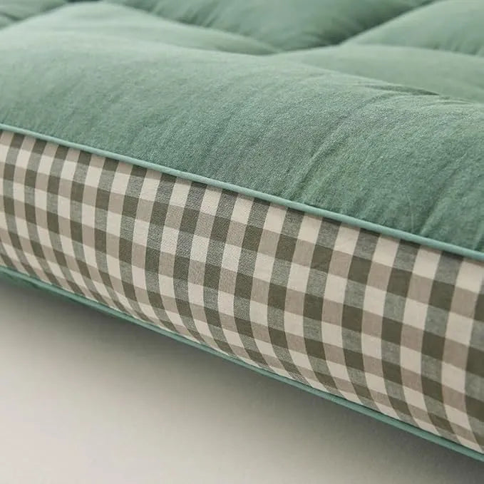 Twin Size Checkered Mattress with Three-Dimensional Edges