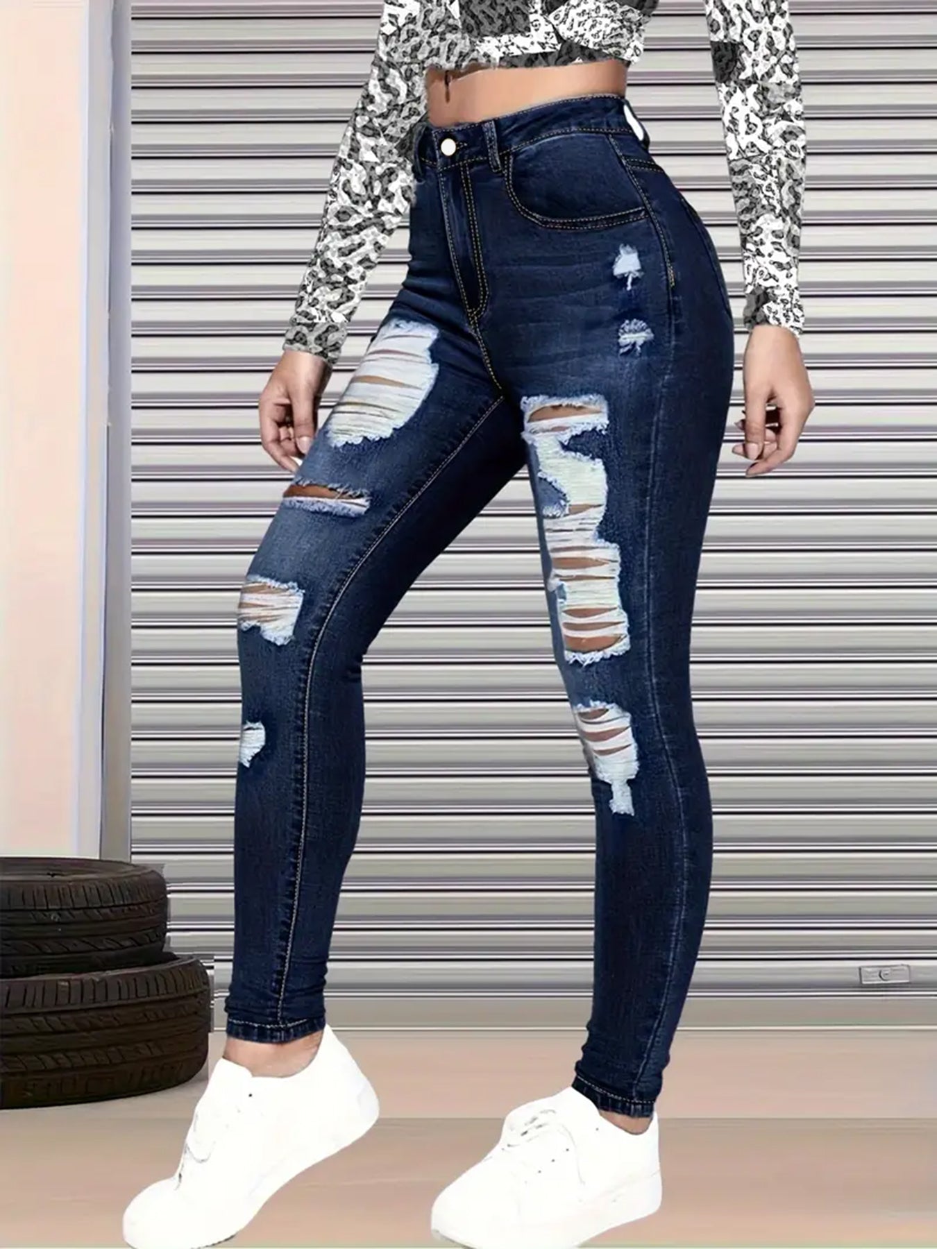 High-Waisted Hip-Lifted Ripped Nine-Quarter Jeans