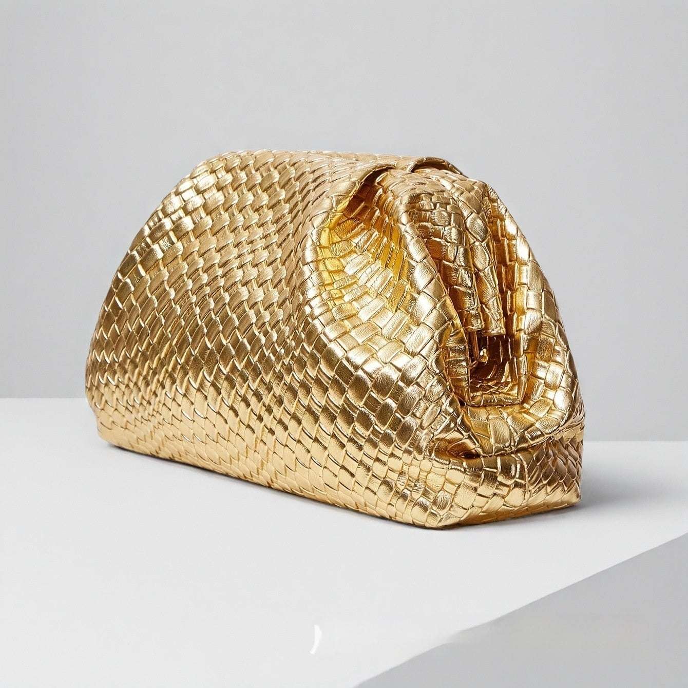 Women's Solid Color Versatile New Large Capacity Woven Clutch