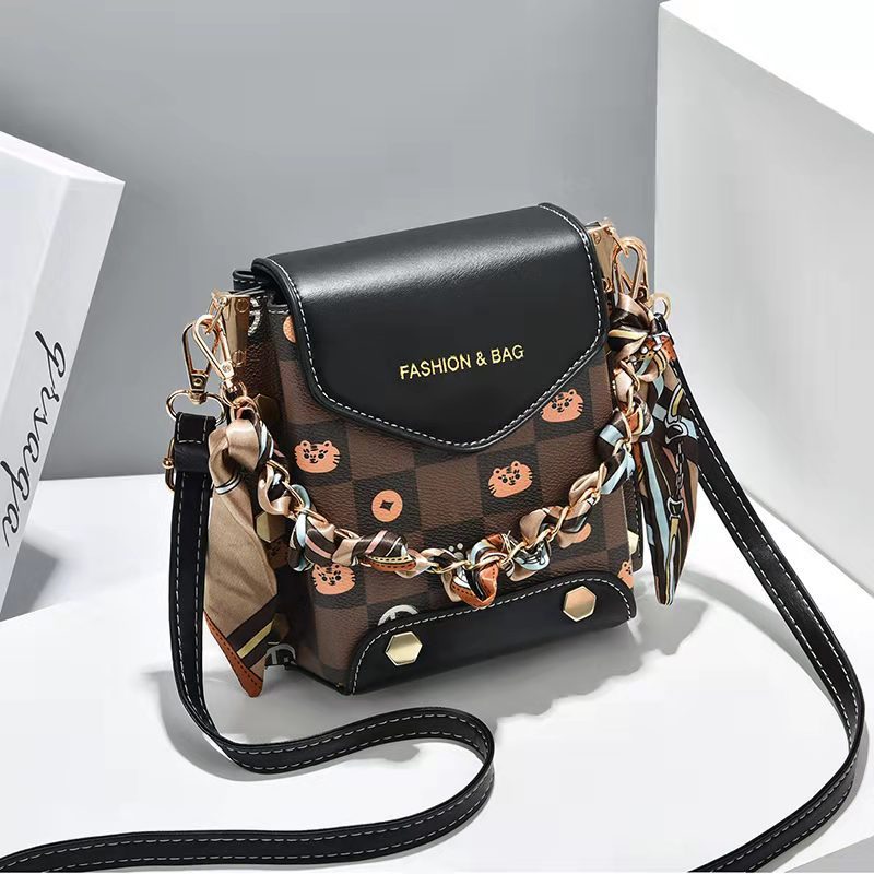 New Popular Fashion Foreign Style Messenger Satchel