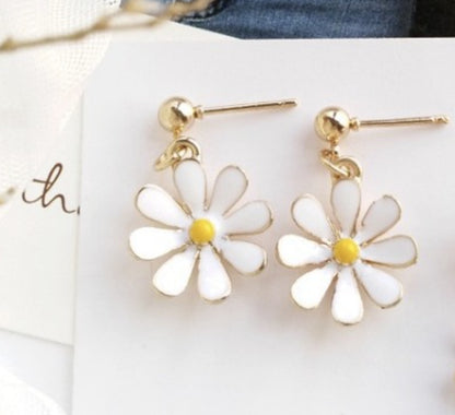 Temperament Little Daisy Earrings Korea Sweet Petal Flower Earrings