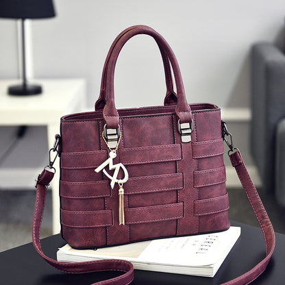 fashionable shoulder bags