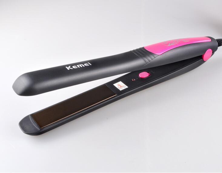 Hair straightener with Kemei branding on a white background